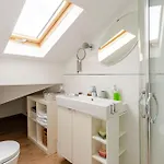 The White Attic Apartamento