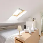 アパート The White Attic