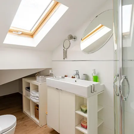 The White Attic Apartamento