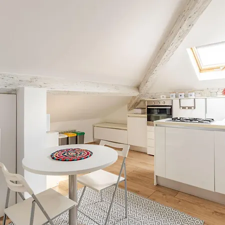 Daire The White Attic *